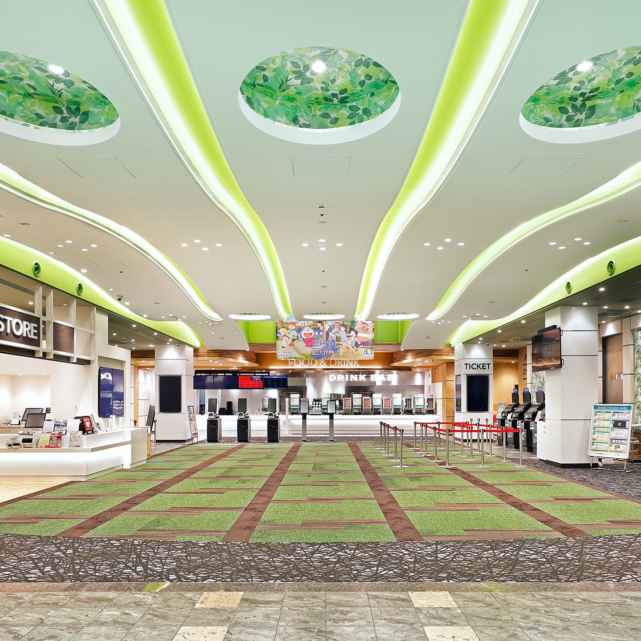 MOVIX京都 1階ロビー